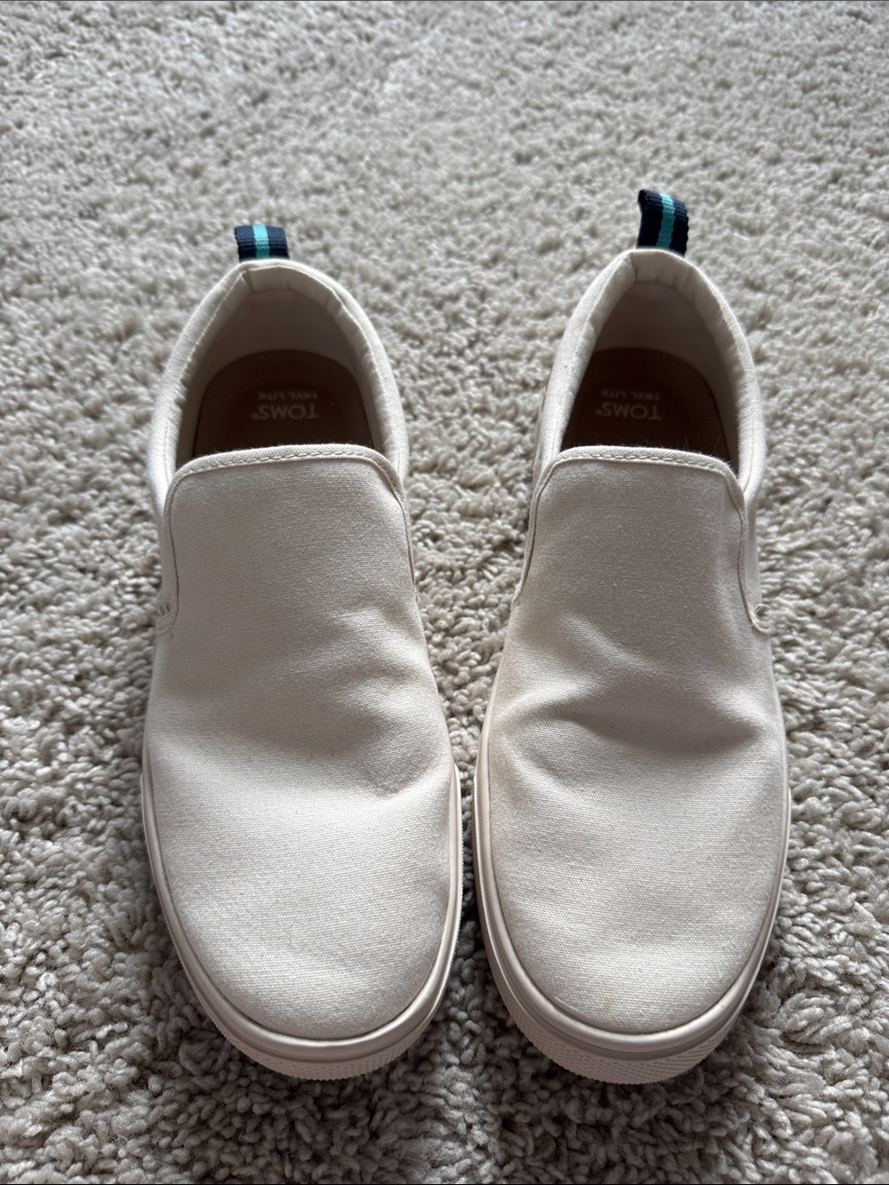 Tom’s women’s size 8.5 slip on canvas shoes